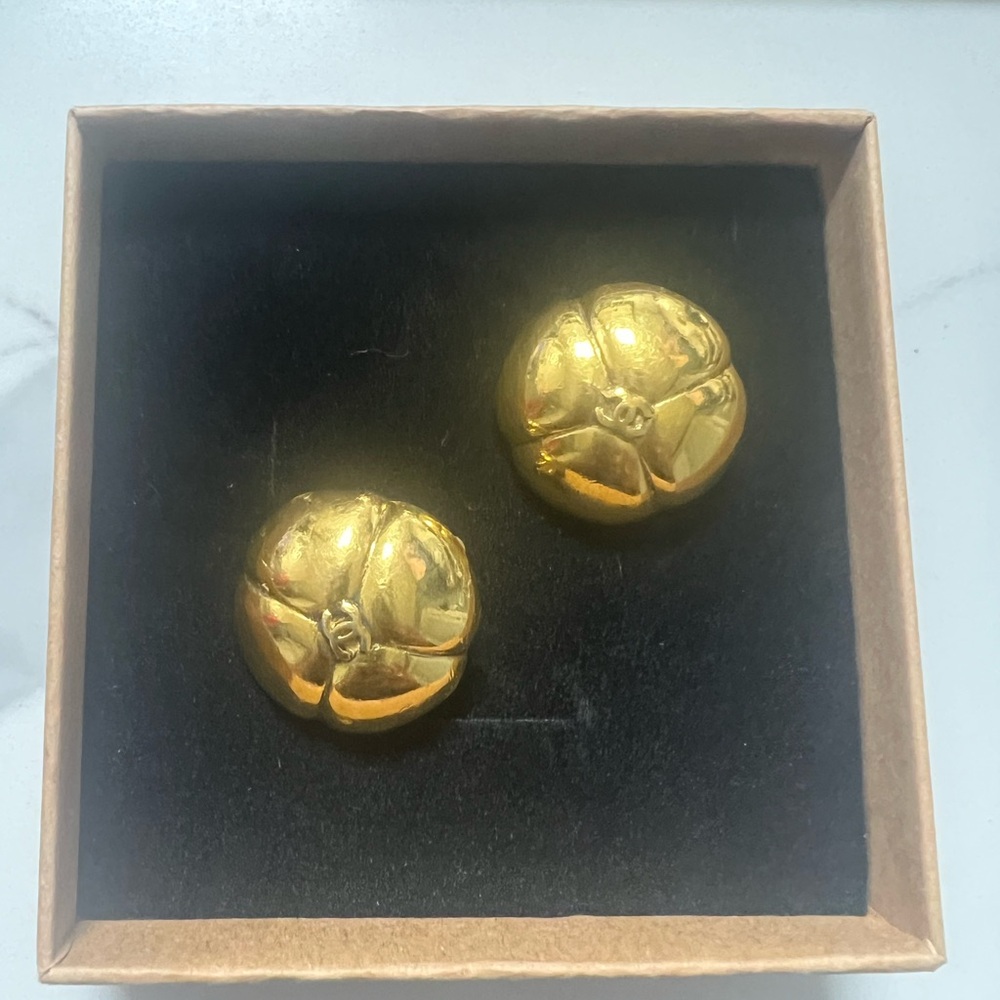 Chanel Vintage Coco Crush Classic Logo CC Camellia Cross Circle Dome Clip-ons